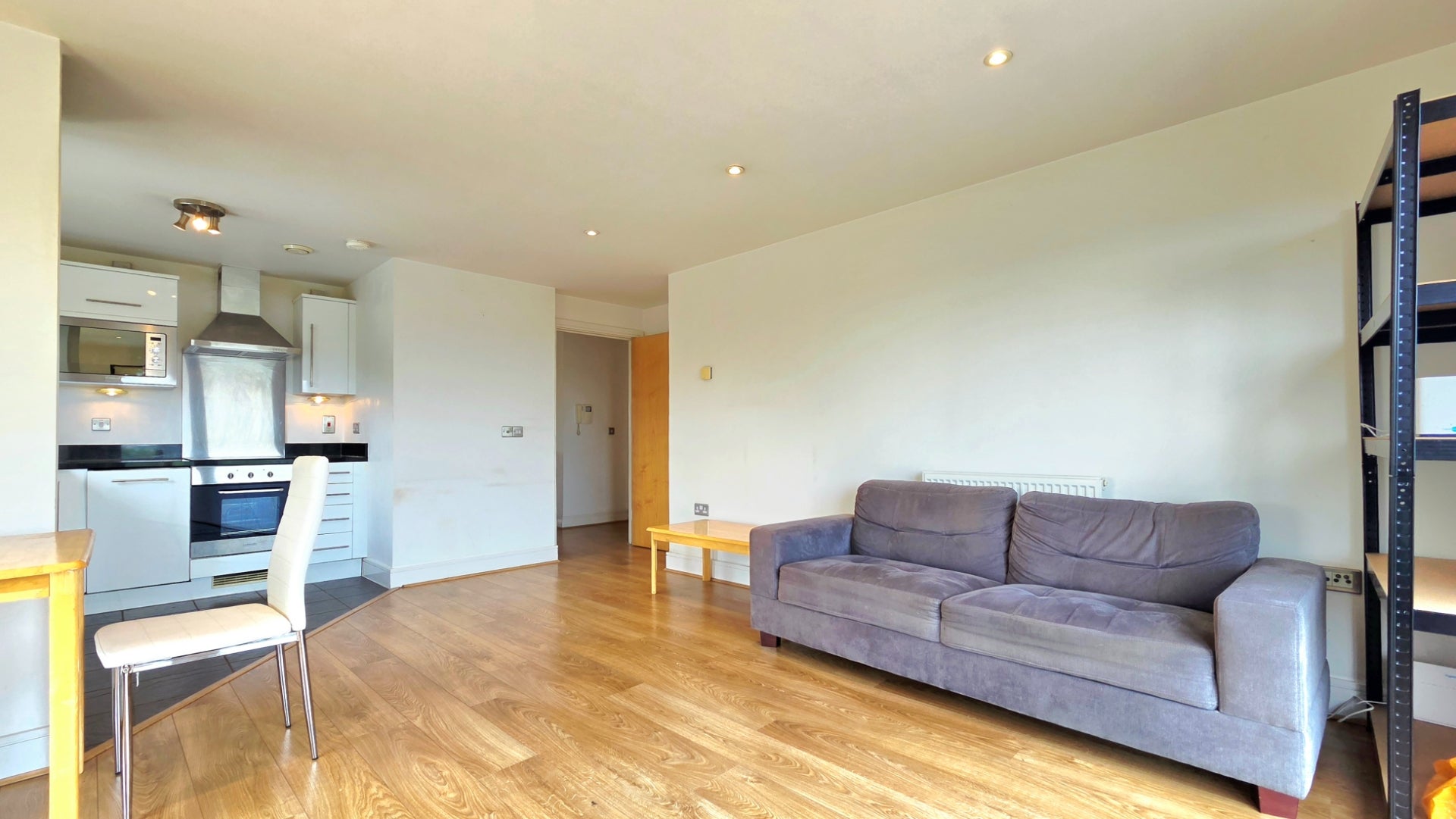 Flat Turner Street in Greater London