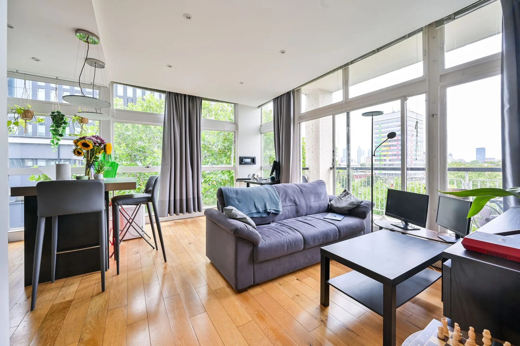 Flat Newington Causeway in Greater London