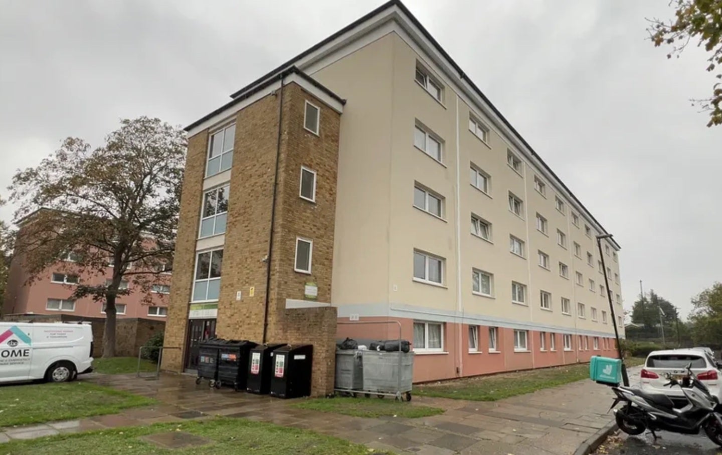 Flat Edgar Road in Greater London