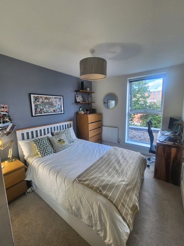 Room Garratt Lane in Greater London