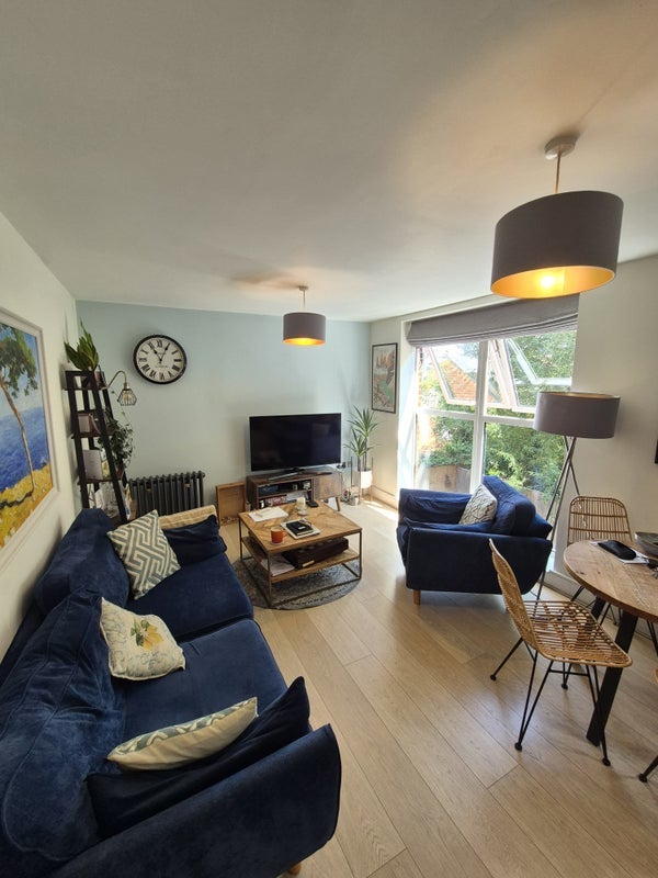Room Garratt Lane in Greater London
