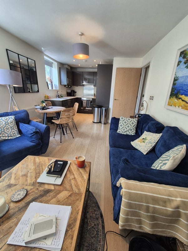 Room Garratt Lane in Greater London