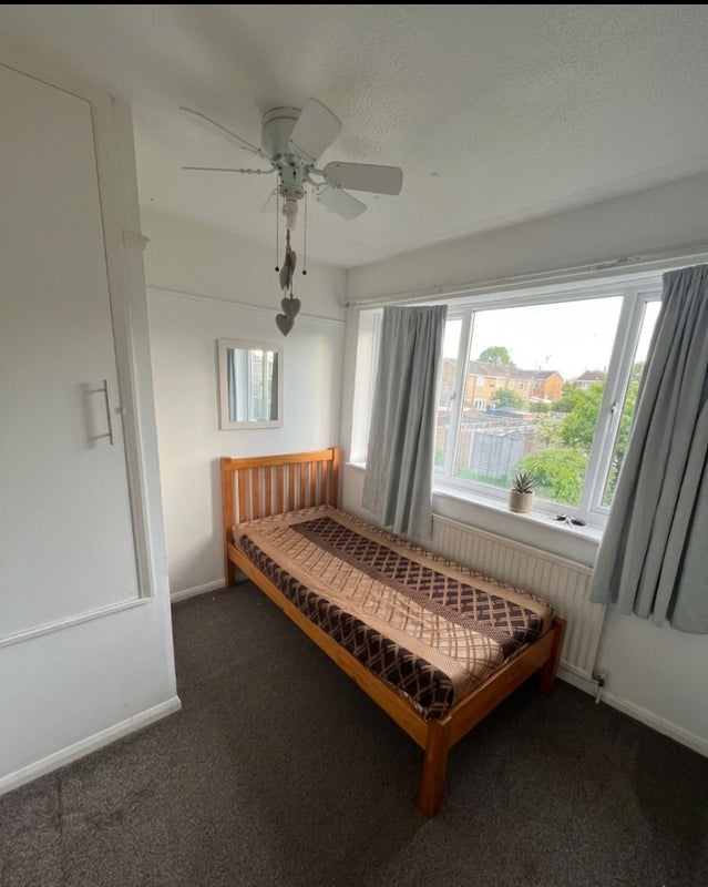 Room Hinton Walk in Dunstable