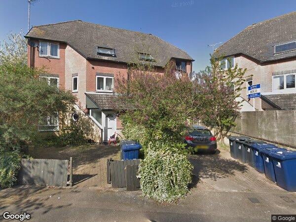 Flat Sentinel Close in Greater London