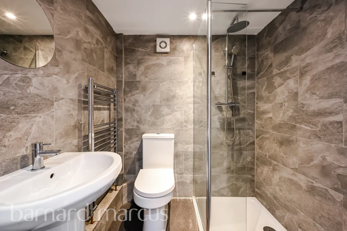 Flat Lavender Hill in Greater London