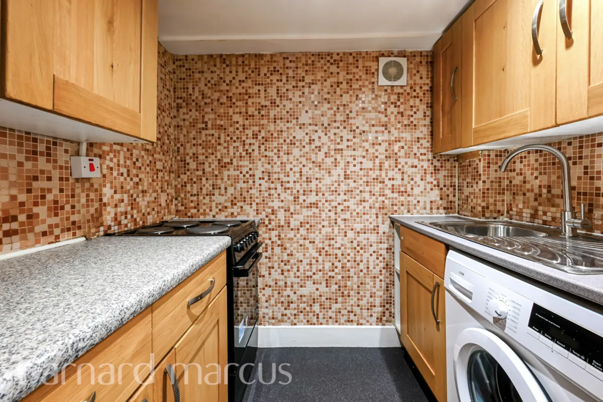 Flat Lavender Hill in Greater London