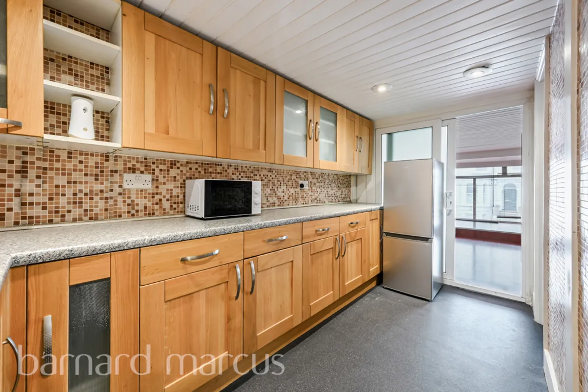 Flat Lavender Hill in Greater London