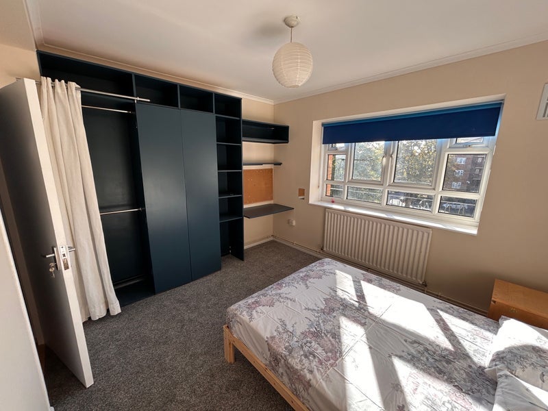 Room Horne Way in Greater London