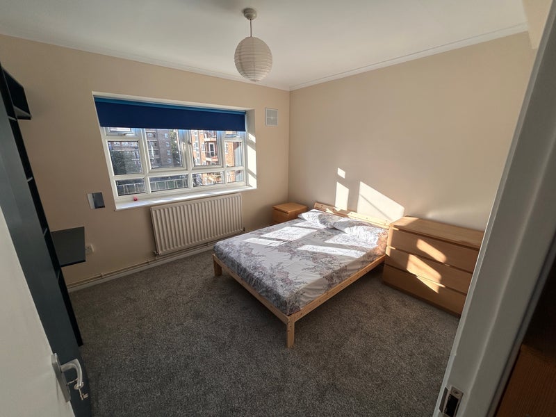 Room Horne Way in Greater London