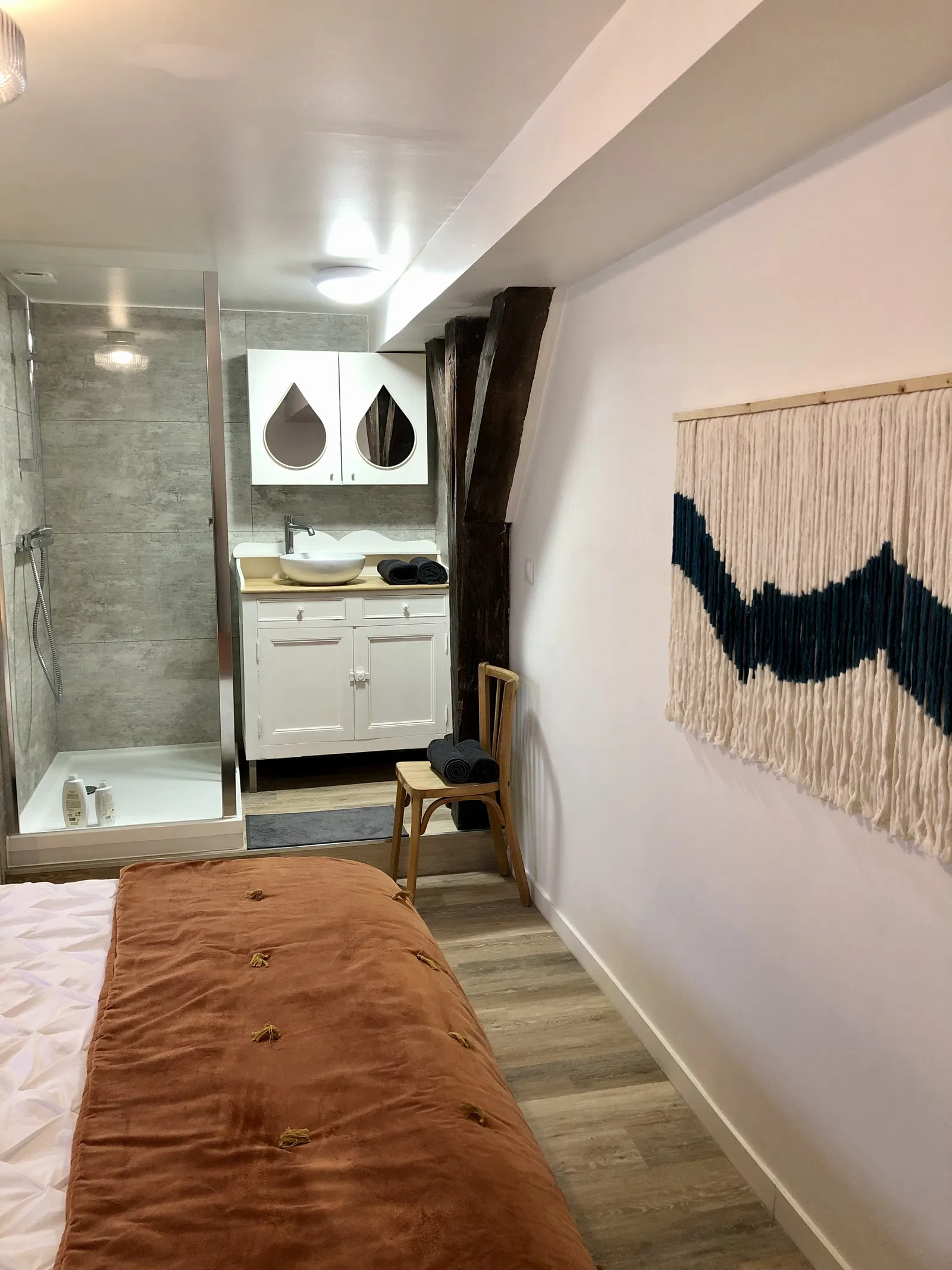 Room Rue Basse in Ménétréol-sous-Sancerre