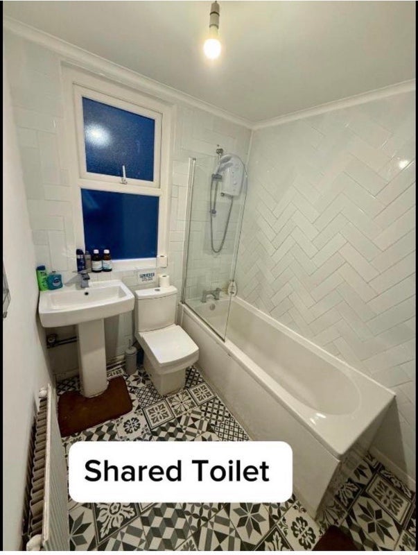 Room Coningsby Road in Liverpool