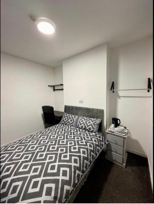 Room Coningsby Road in Liverpool