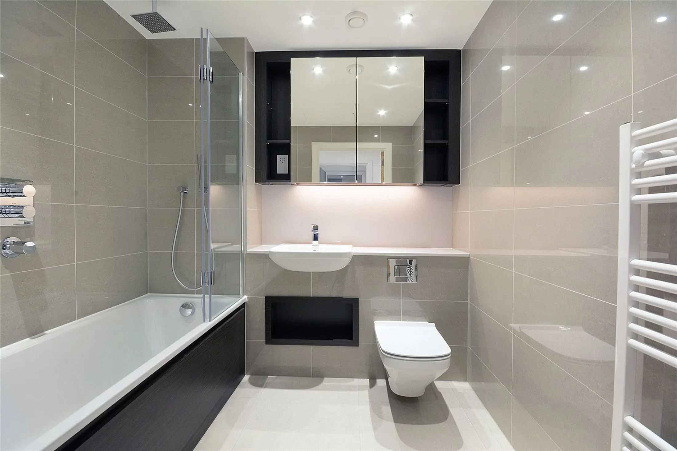 Flat Milcote Street in Greater London