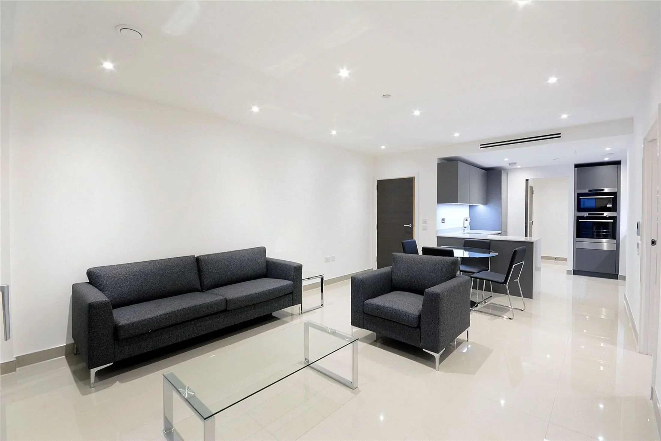 Flat Milcote Street in Greater London