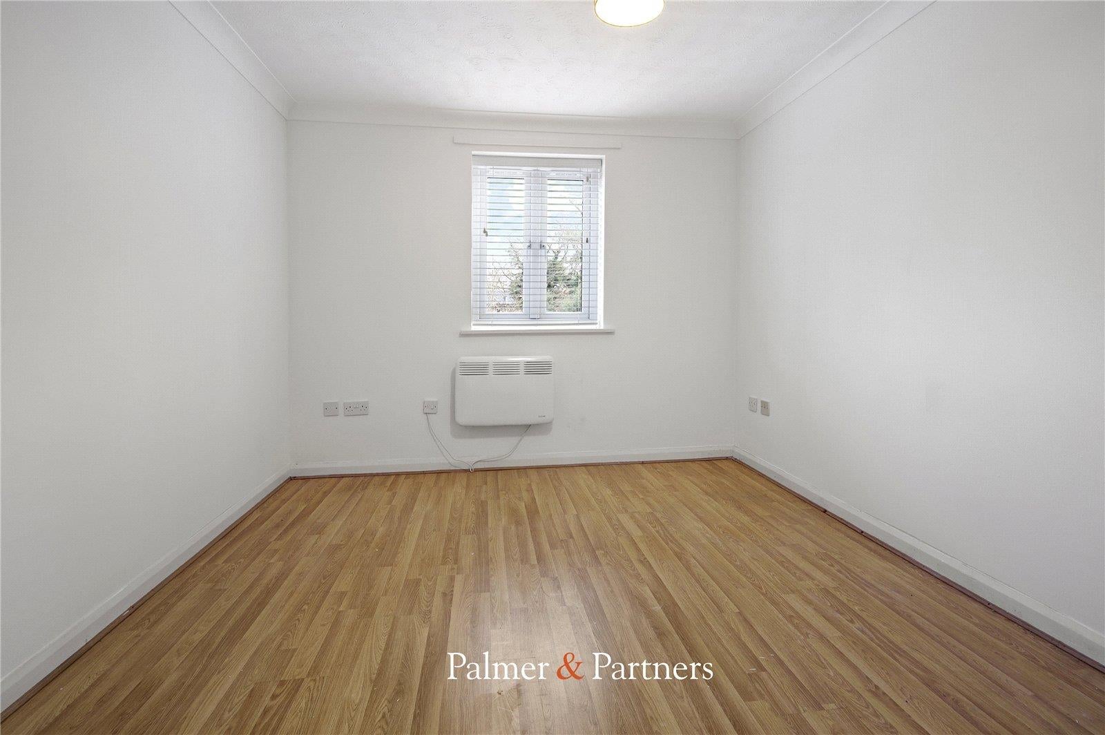 Flat Friday Wood Green in Colchester