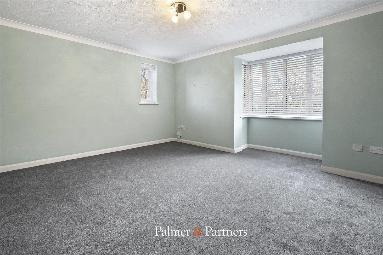Flat Friday Wood Green in Colchester