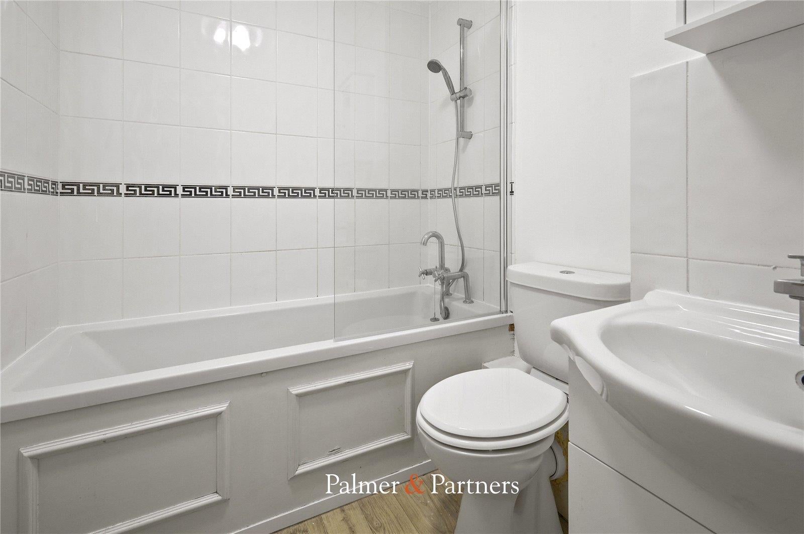 Flat Friday Wood Green in Colchester