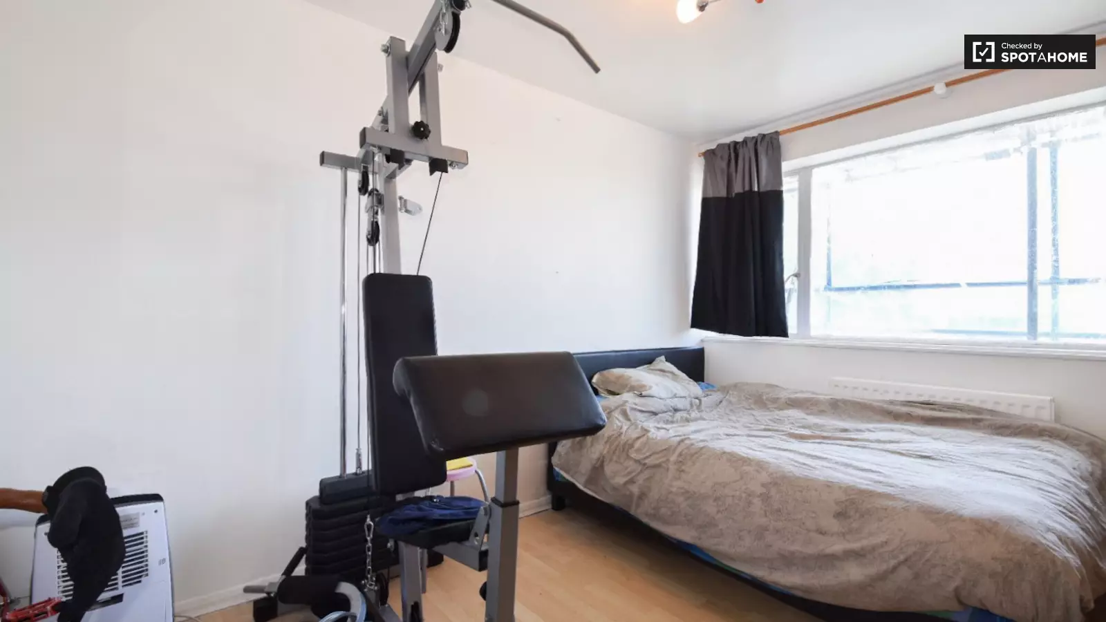 Flat Tildesley Road in Greater London