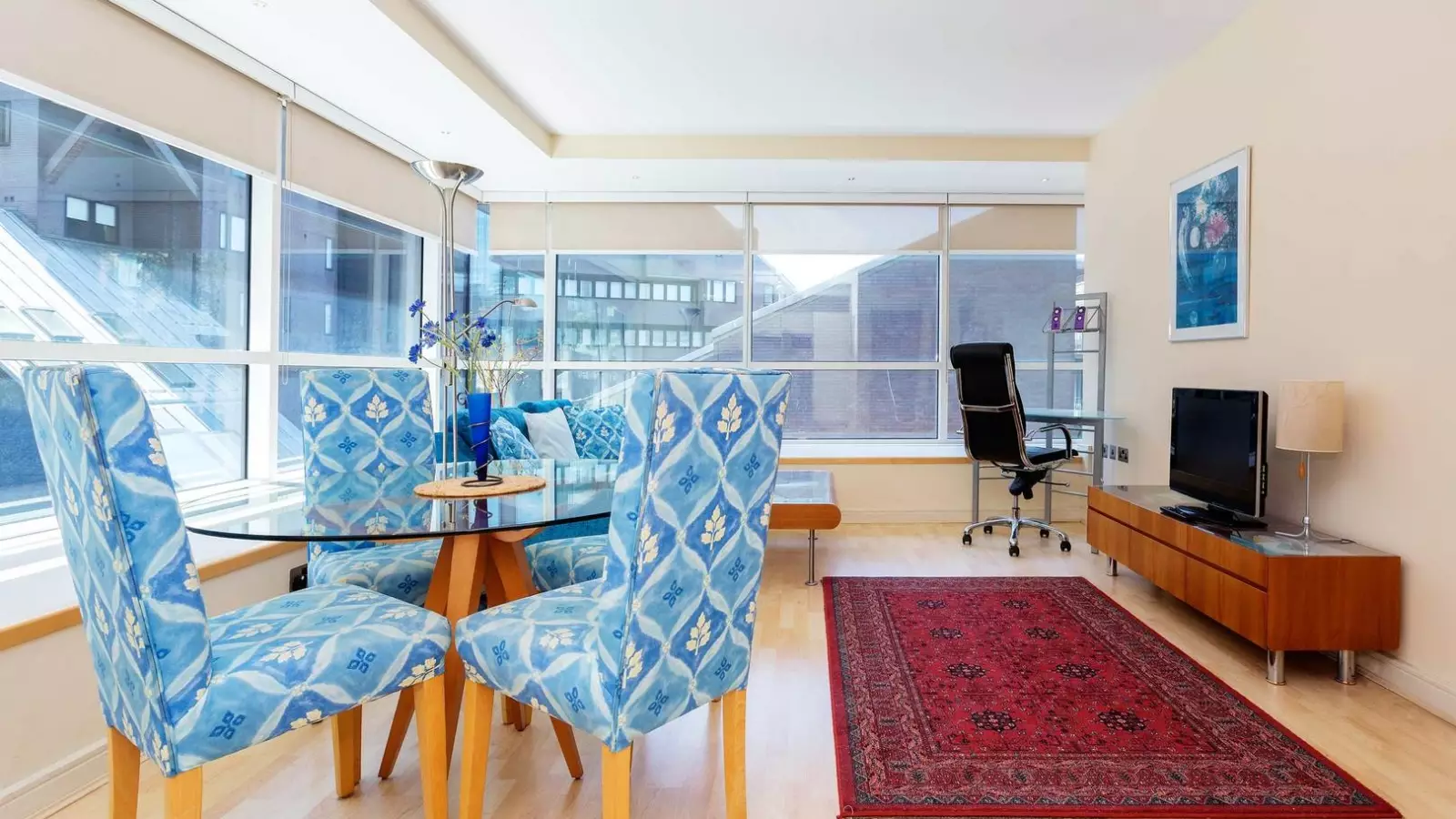 Flat Grosvenor Road in City of Westminster