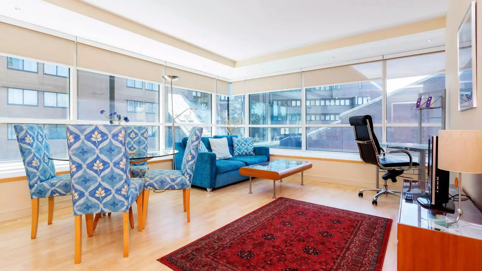 Flat Grosvenor Road in City of Westminster
