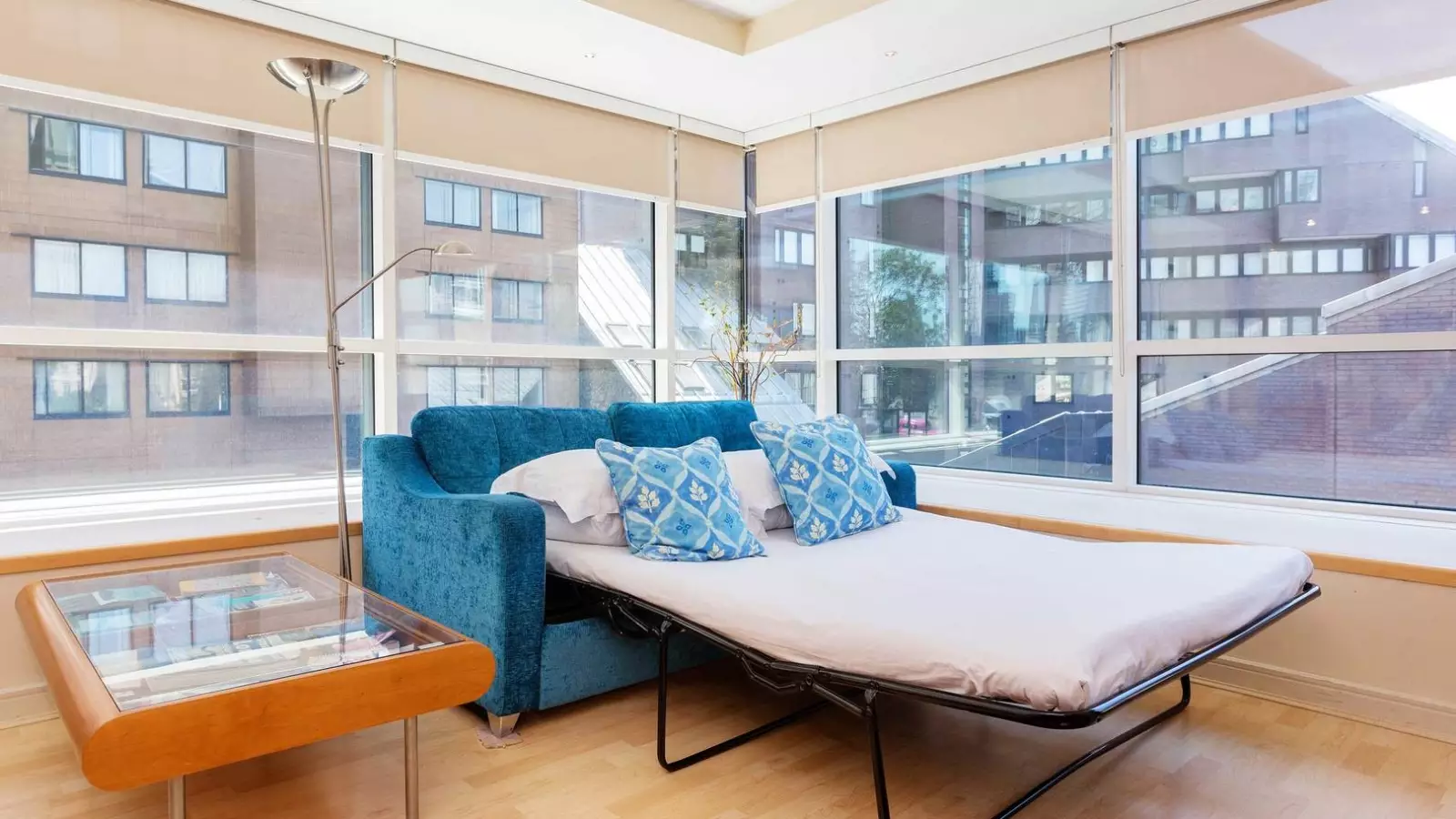 Flat Grosvenor Road in City of Westminster