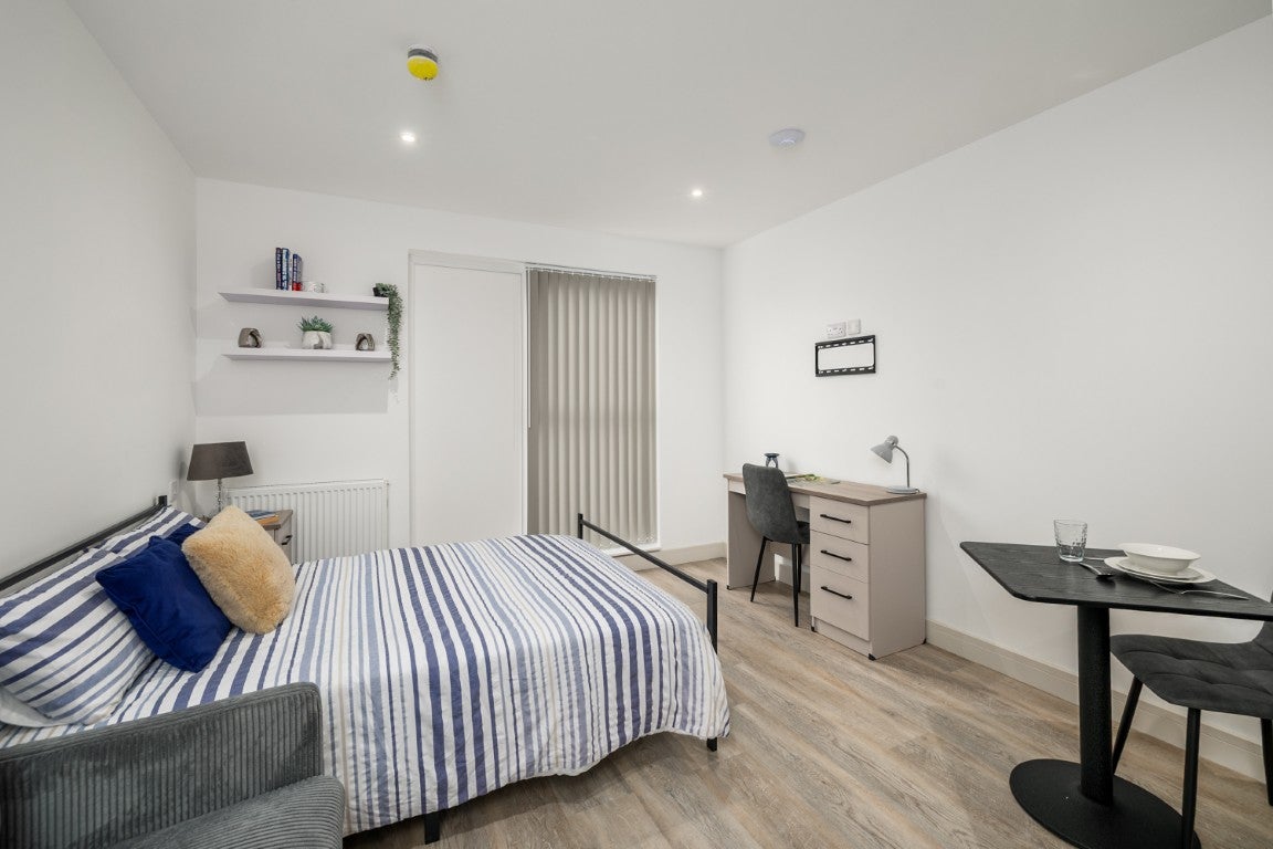 Room North Hill in Plymouth