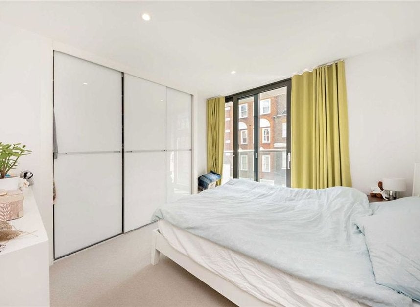 Flat Newman Street in City of Westminster