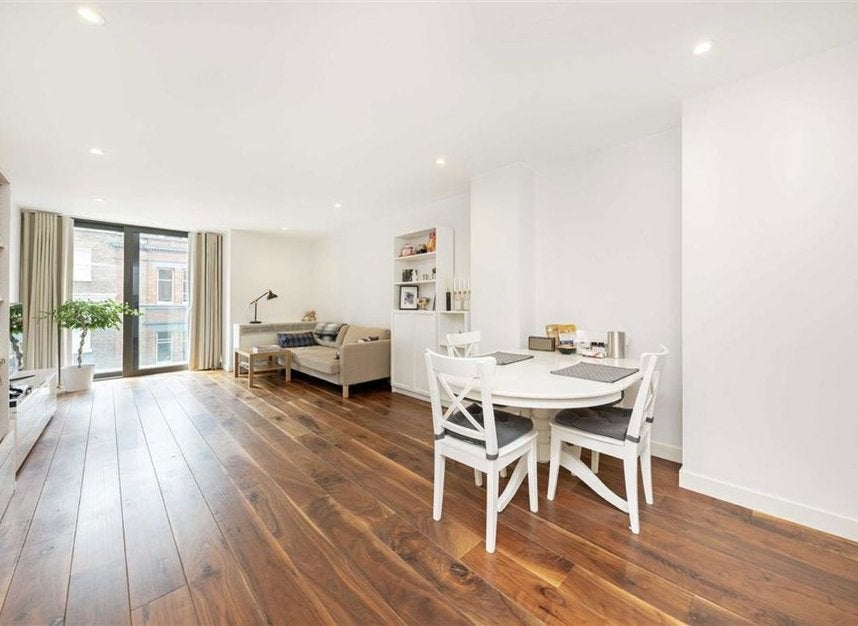 Flat Newman Street in City of Westminster