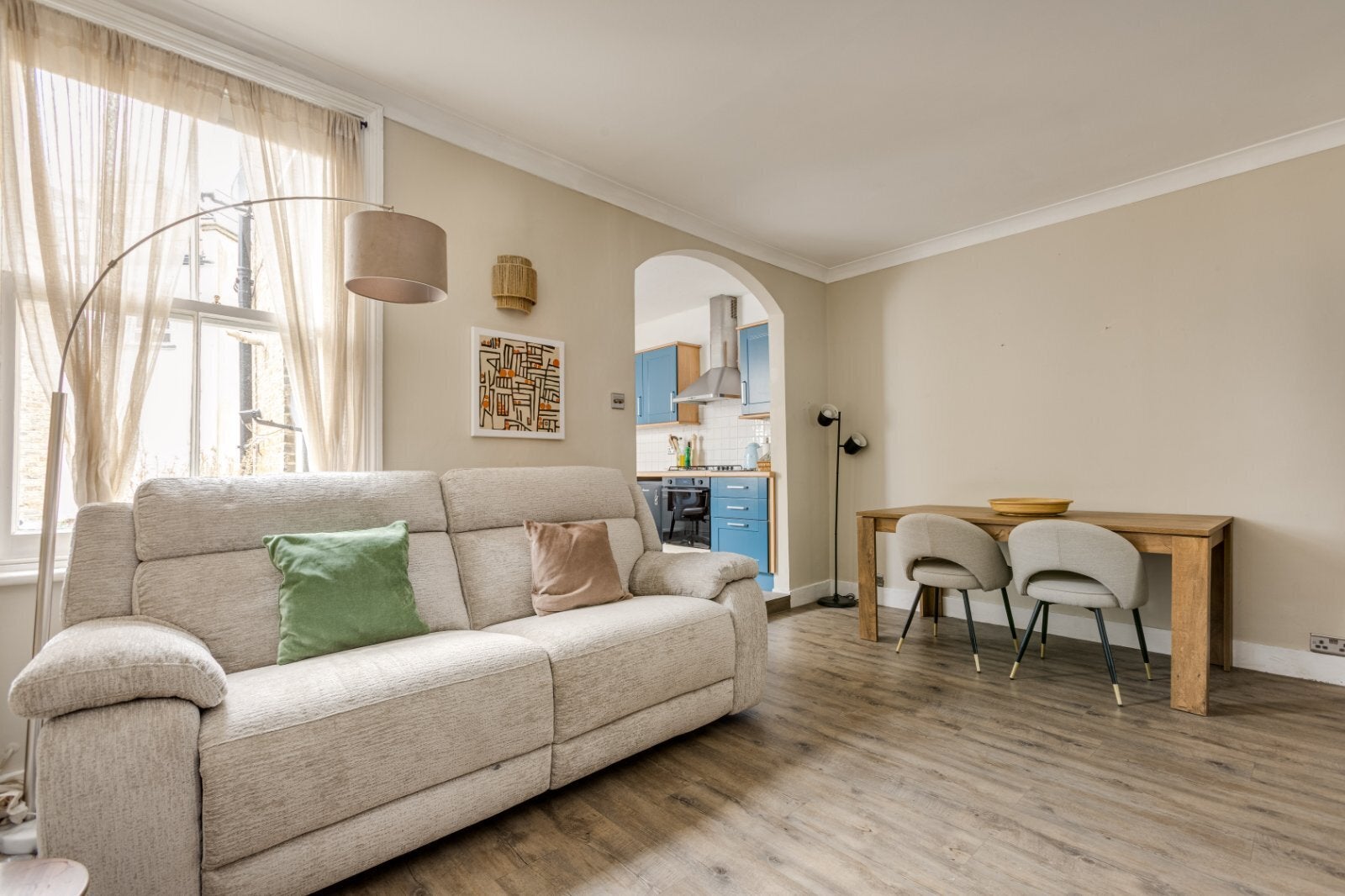 Flat Dawes Road in Greater London