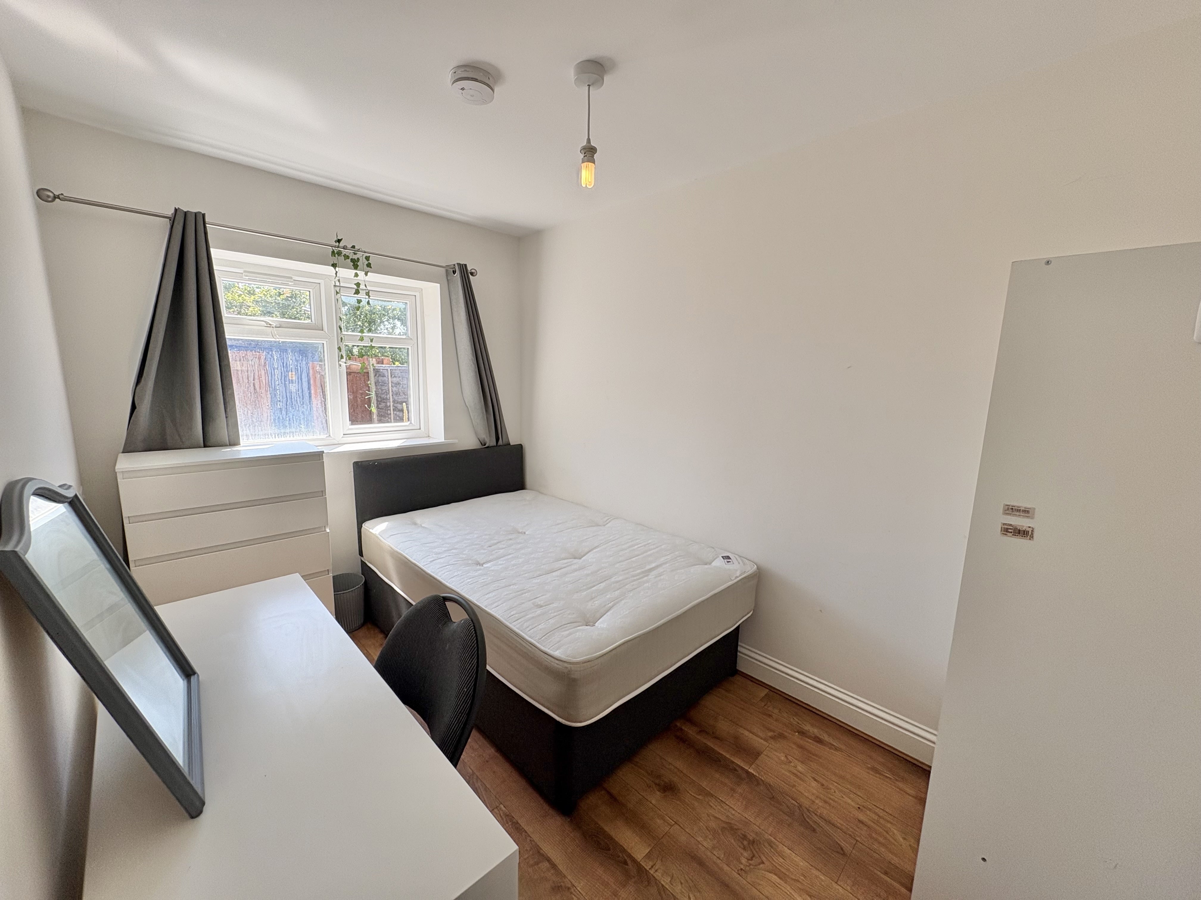 Flat Northville Road in Bristol