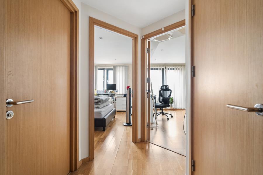 Flat Pinner Road in Greater London