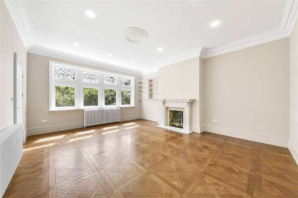 Flat Kidderpore Gardens in Greater London
