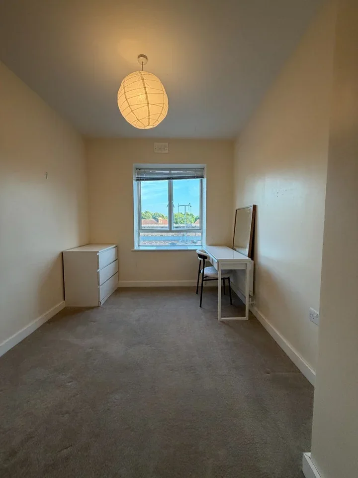 Room High Street in Greater London