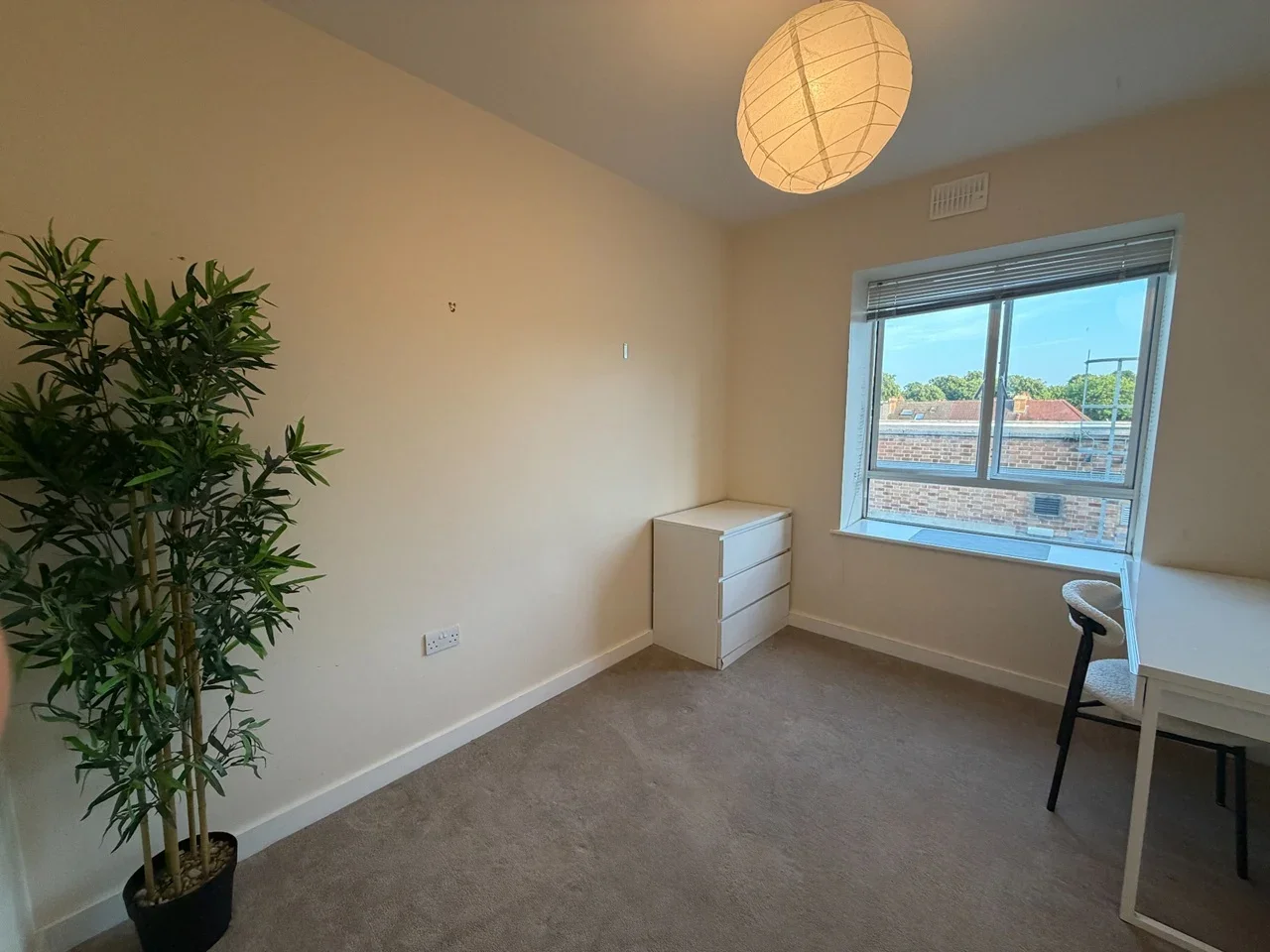 Room High Street in Greater London