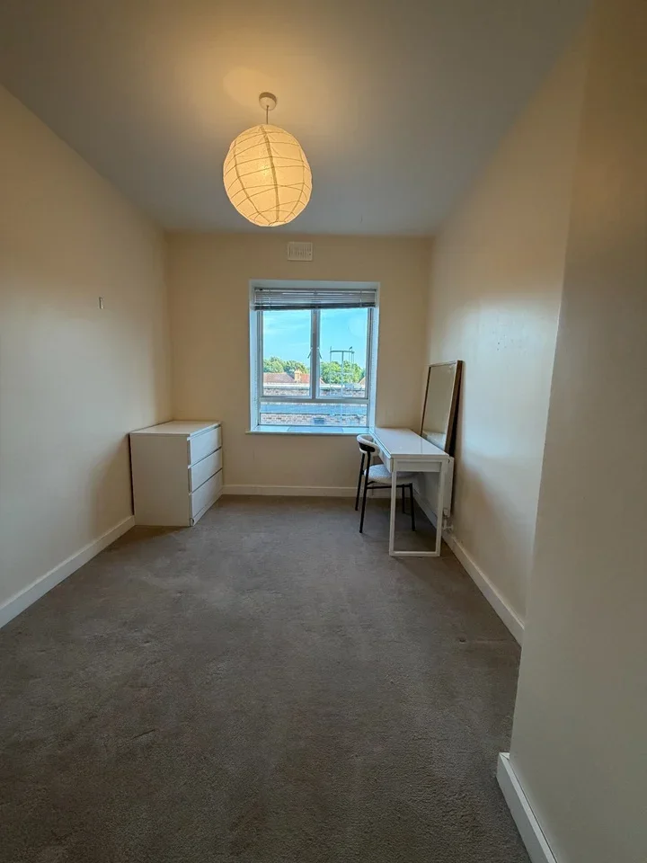 Room High Street in Greater London