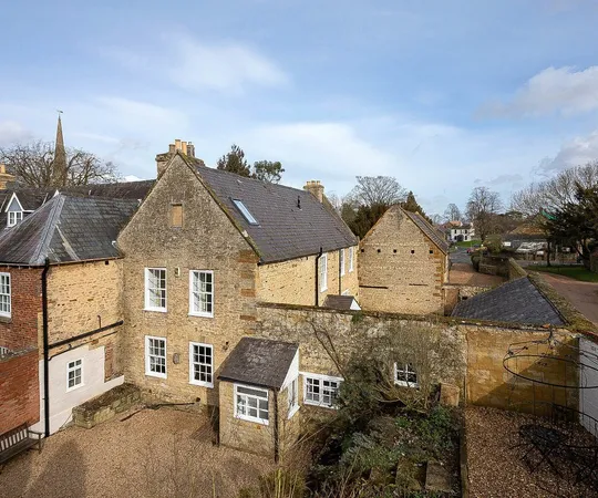 House Cracknuts Lane in Great Houghton