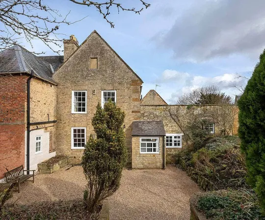 House Cracknuts Lane in Great Houghton