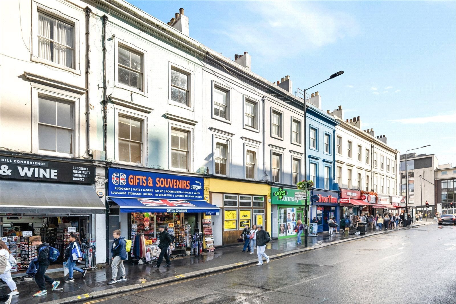 Flat Pembridge Road in Greater London