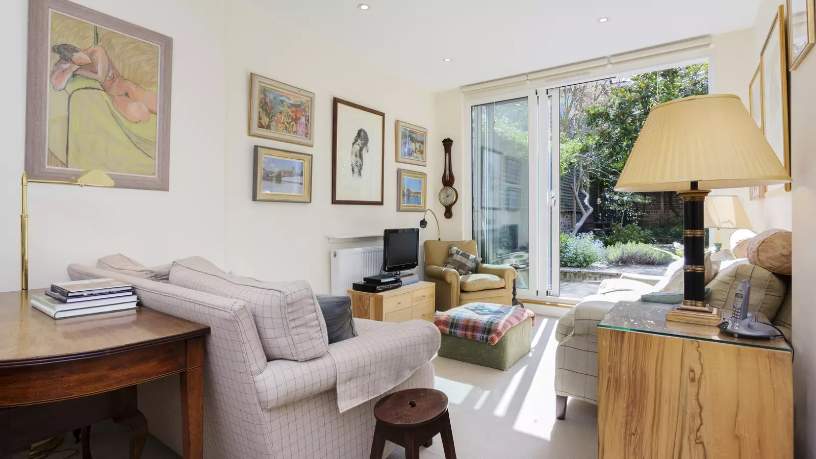 Flat Walham Grove in Greater London
