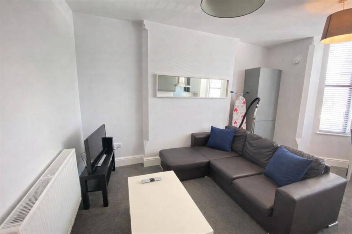 Flat Millicent Road in Nottingham