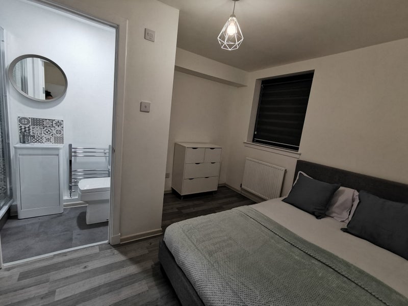 Room Muirhouse Drive in City of Edinburgh