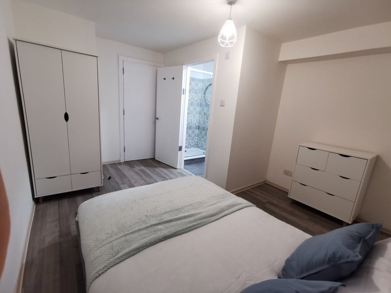 Room Muirhouse Drive in City of Edinburgh