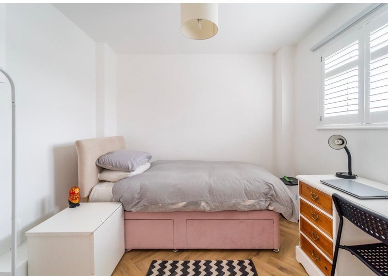 Room Sebbon Street in Greater London