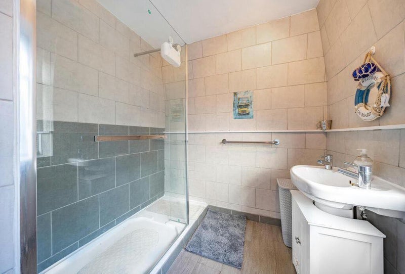 Room Coleshill Drive in Bristol