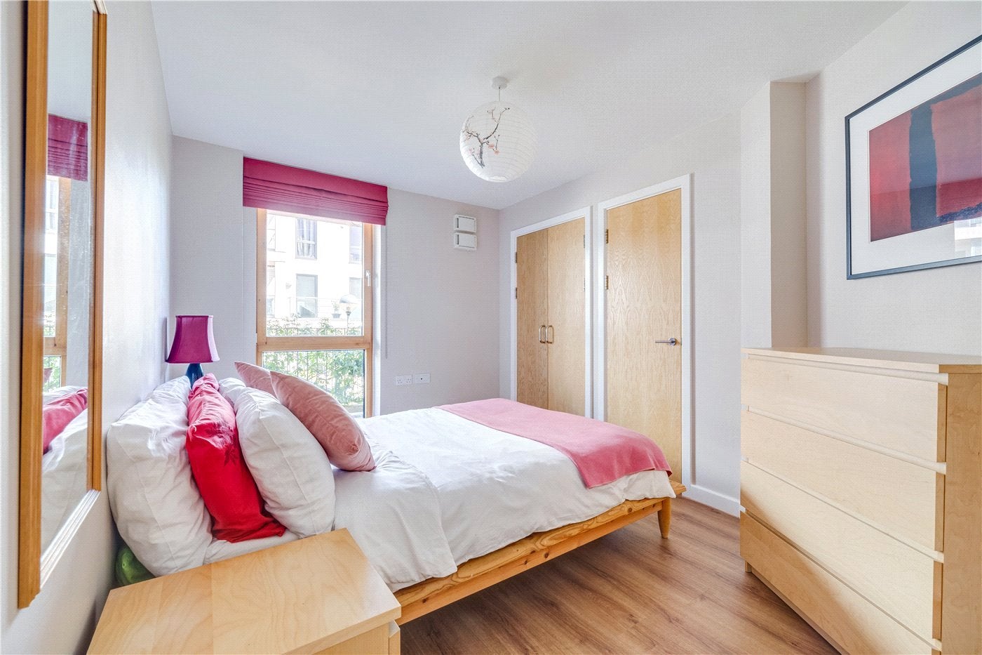 Flat Dairy Close in Greater London