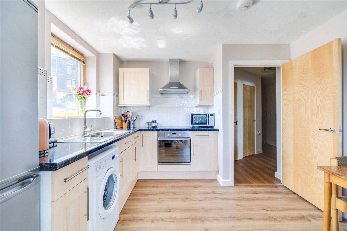 Flat Dairy Close in Greater London