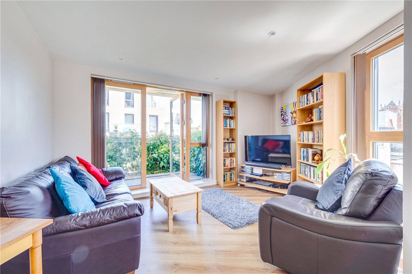 Flat Dairy Close in Greater London