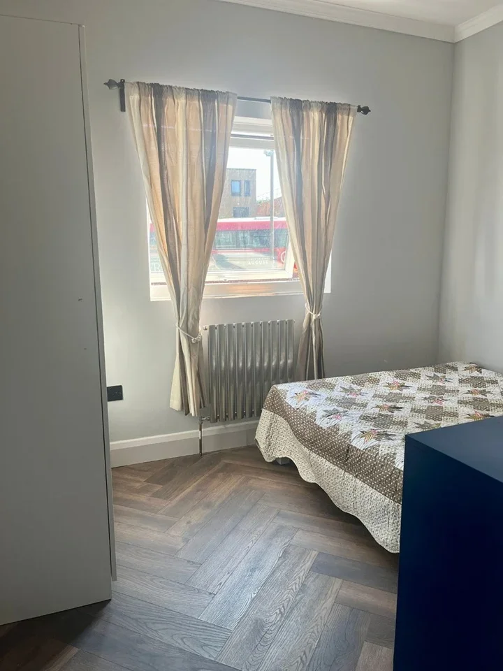 Room Thornton Road in Greater London