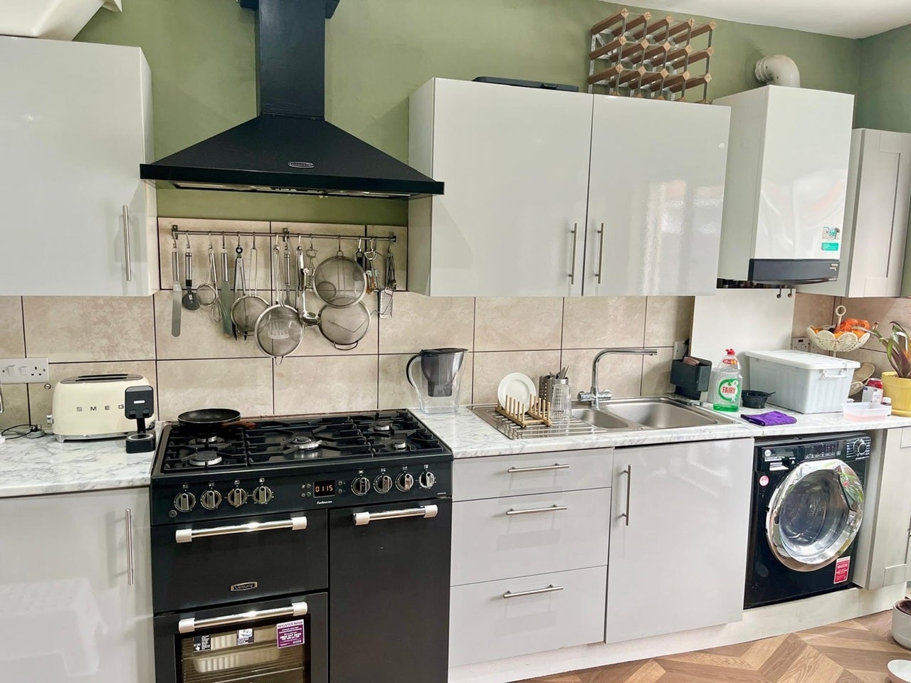 Room Thornton Road in Greater London