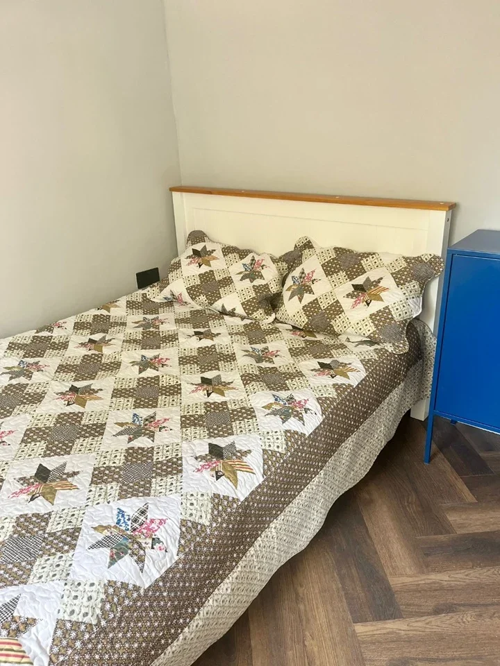 Room Thornton Road in Greater London
